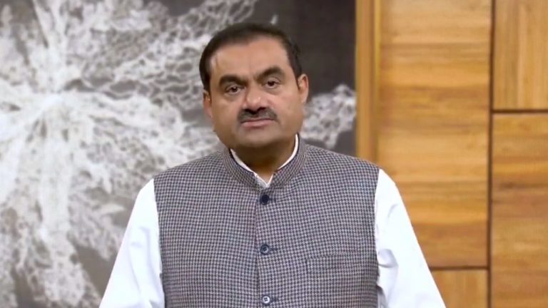 Gautam Adani Net Worth: अमीरों की लिस्ट में 2 पायदान नीचे फिसले गौतम अदाणी, एक दिन में हुआ 16,900 करोड़ का नुकसान