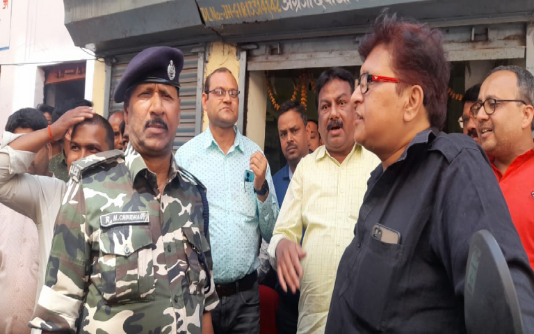 गिरिडीह में पकड़ा गया फर्जी ड्रग इंस्पेक्टर, मेडिकल दुकानों में घूम-घूमकर कर रहा था वसूली