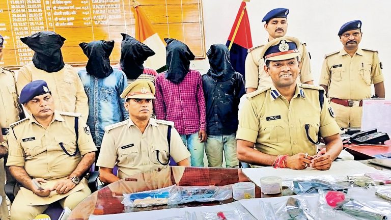 Muzaffarpur: ग्लॉक पिस्टल बेचते धराये तीन तस्कर, जेल में बंद राजनेता के हत्यारे के इशारे पर हो रही थी डील
