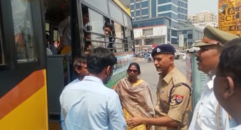 स्कूल बसों में खामी पाए जाने पर होगी कार्रवाई, ट्रैफिक पुलिस ने प्रबंधक और प्रधानाचार्यों को दिए निर्देश