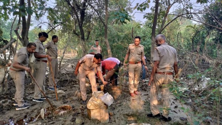 Gorakhpur News: आबकारी विभाग की टीम ने की छापेमारी, 25000 किलोग्राम लहन और 140 लीटर शराब बरामद