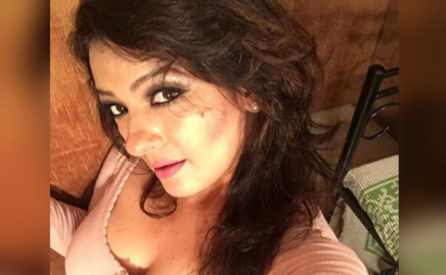 Bhabhiji Ghar Par Hai: अभी तक कुंवारी हैं ‘गुलफाम कली’, रीयल लाईफ में भी हैं बेहद ग्‍लैमरस, यहां देखें तसवीरें