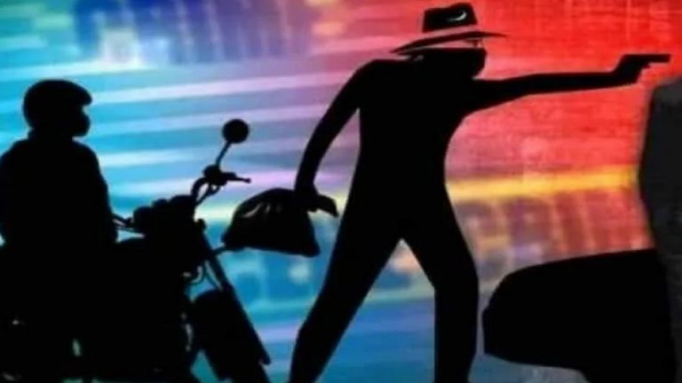 सुपौल में कोयला कारोबारी से 10 लाख की लूट, हथियार लहराते भागे बेखौफ अपराधी