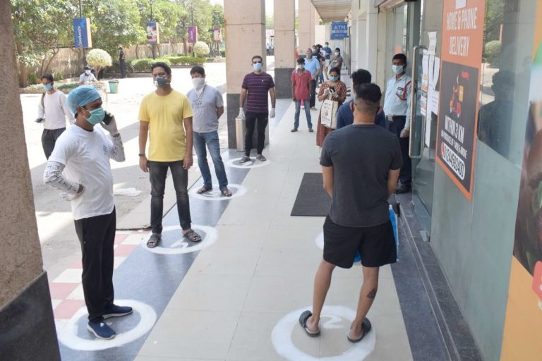 Public Reaction: दुकान खोलने के फैसले पर भड़के लोग कहा- ‘सरकार ने जल्दबाजी में लिया फैसला’