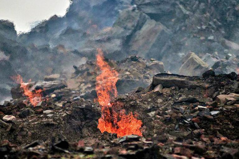 जीवाश्म ईंधन की खपत को कम करना आवश्यक