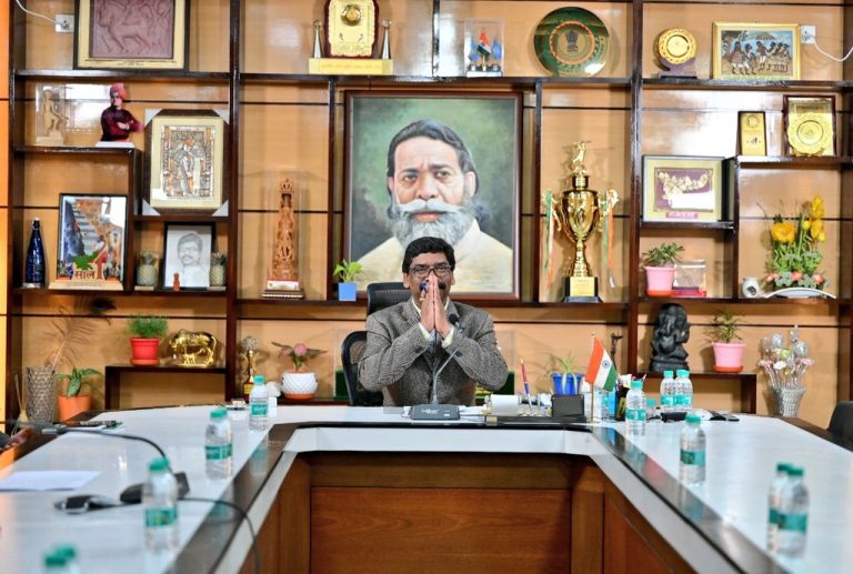 मुख्यमंत्री हेमंत सोरेन की पत्नी बच्चे समेत सीएम हाउस के 15 लोग संक्रमित, स्वास्थ्य मंत्री भी चपेट में