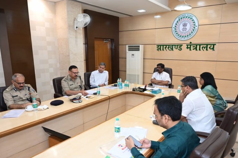 झारखंड: दुर्गा पूजा से पहले सीएम हेमंत सोरेन ने की बैठक, बोले-किसी सूरत में पर्व-त्योहार में नहीं हो उपद्रव