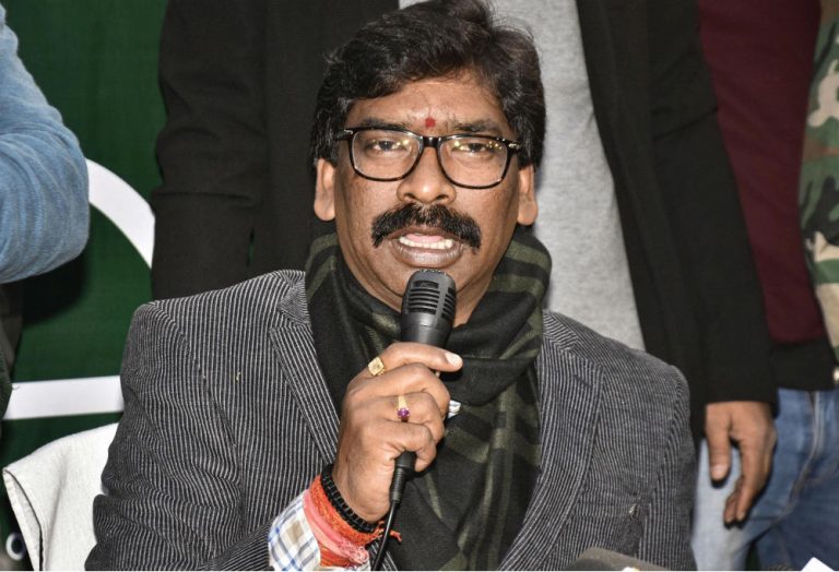 Sarkari Naukri: झारखंड से मैट्रिक करने वालों को ही मिलेगी 3rd-4th ग्रेड की नौकरी, जानें सरकार के अन्य फैसले