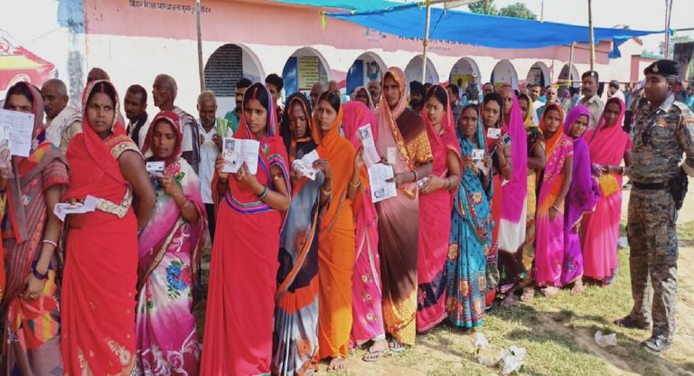 Voter ID Card News: बिना वोटर आईडी ऐसे करें मतदान, जान लें ये काम की बात