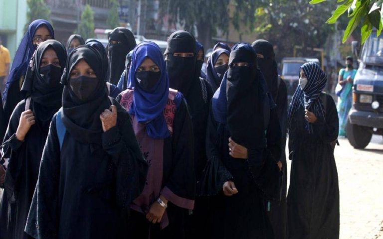 ईरान में हिजाब का बढ़ता विरोध