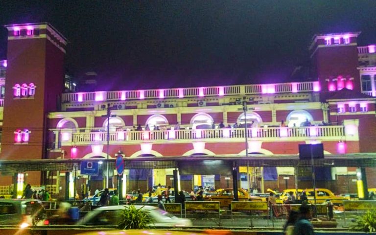Indian Railways: हावड़ा स्टेशन को बनाया जायेगा वर्ल्ड क्लास, मिलेंगी ये अत्याधुनिक सुविधाएं