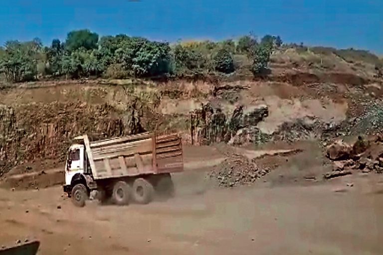 Bihar News: कटिहार की मिट्टी से बंगाल में बन रहे मकान, बिहार के बदले बंगाल में भरा जा रहा टैक्स