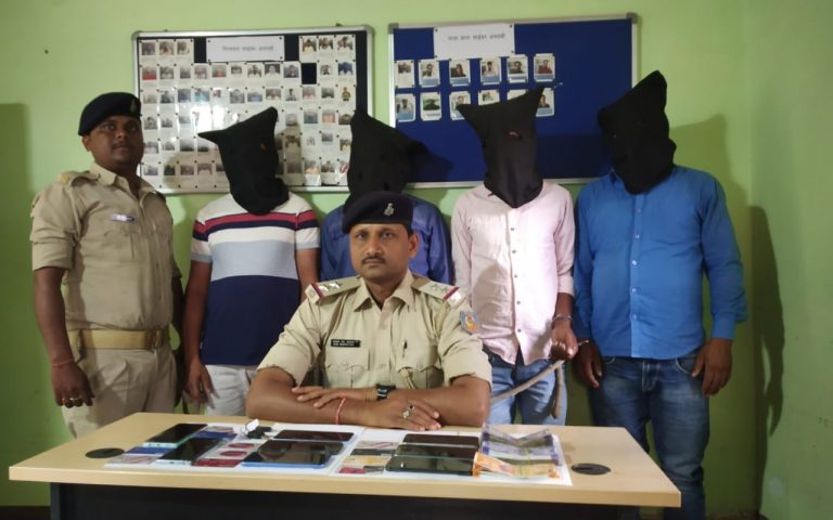 देवघर में Cyber Crime का भंडाफोड़, अपराधियों को एकाउंट व ATM देने वाले चार आरोपी गिरफ्तार