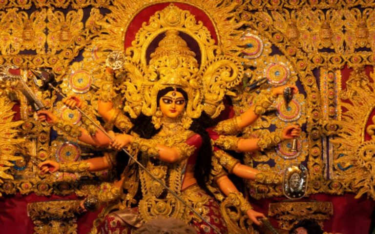 बिहार: द्वारकाधीश और केदारनाथ मंदिर के तर्ज पर 105 फुट के पंडाल का निर्माण, चंद्रयान- 3 पर भी दर्शन देंगी मां