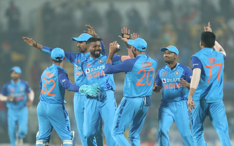 IND vs SL: टी20 के बाद अब वनडे में श्रीलंका से भिड़ेगी टीम इंडिया, जानिए शेड्यूल और लाइव स्ट्रीमिंग डिटेल्स