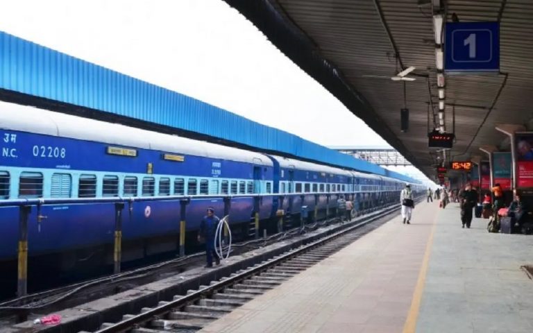 Rail Land Lease Policy: रेलवे स्टेशन पर हवाई अड्डे जैसी सुविधा! जल्द खुलेंगे रेस्तरां, शोरूम, खुदरा दुकान
