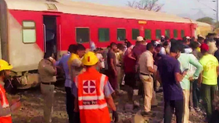 Indian Railway: मुंबई-जयनगर एक्सप्रेस नासिक के पास दुर्घटनाग्रस्त, 7 ट्रेनें रद्द, कई के मार्ग बदले