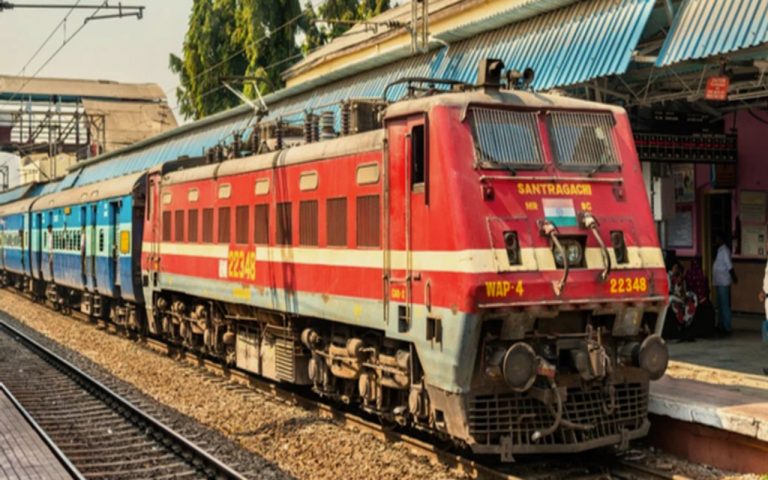 गया-किऊल रेलखंड पर रद्द ट्रेनों का परिचालन फिर से शुरू, यात्रियों ने ली राहत की सांस