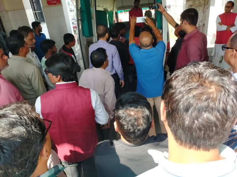 मॉर्निंग वॉक पर निकले ट्रेजरी अधिकारी को योग के दौरान आया हार्ट अटैक, हुई मौत