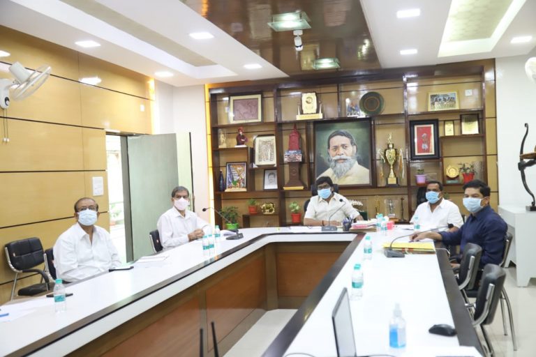 Coronavirus In Jharkhand : सीएम हेमंत सोरेन ने कोरोना को लेकर संथाल परगना व पलामू प्रमंडल के सांसदों व विधायकों से किया संवाद, इस तारीख से 18 वर्ष से अधिक उम्र के लोगों को लगेगी कोरोना वैक्सीन, तीसरी लहर को लेकर ये है तैयारी