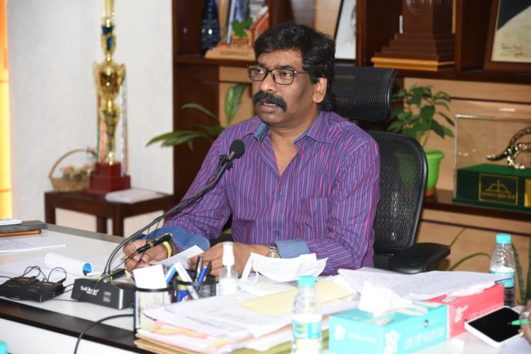 कोरोना काल में झारखंड की 80 हजार रसोइया सह सहायिकाओं को सीएम हेमंत सोरेन की सौगात, मानदेय में 500 रुपये की वृद्धि, पढ़िए कब से मिलेगा लाभ