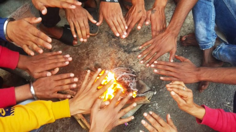 Weather Forecast Updates LIVE: बेमौसम बारिश ने बढ़ाई ठिठुरन, 5 डिग्री तक गिर सकता है पारा