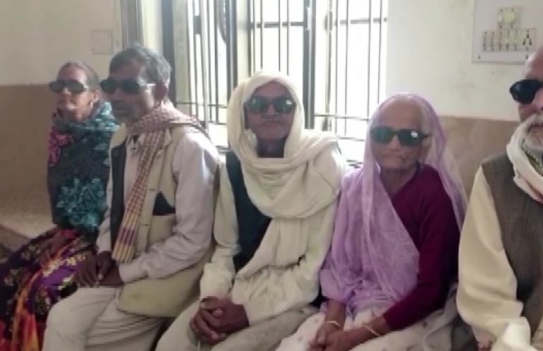 ‍मुजफ्फरपुर में मोतियाबिंद ऑपरेशन के बाद गवायी आंख, अब मुआवजे के लिए भटक रहे मरीज