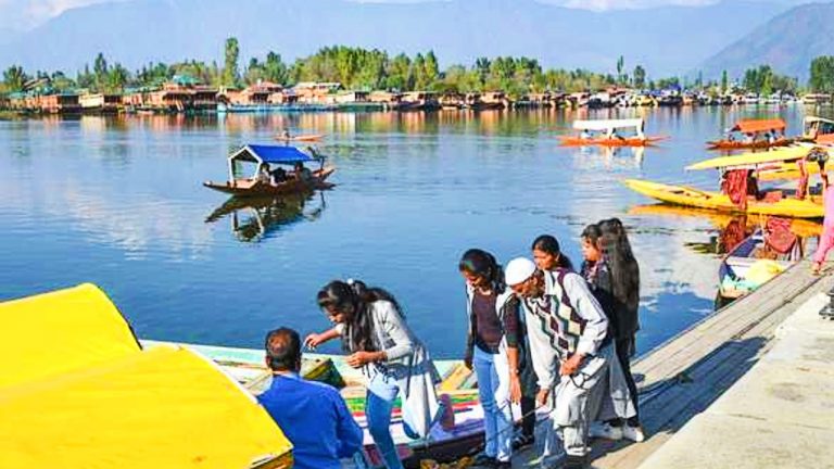 कश्मीरी पंडितों की तरह अब राजपूतों को भी करना पड़ेगा घाटी से पलायन! चालक की मौत के बाद समुदाय स्तब्ध