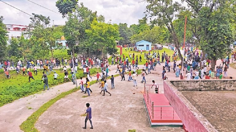 कटिहार में हिंसक झड़प के बाद सड़कें सुनसान, भारी संख्या में पुलिस बल तैनात, जानें अब कैसे हैं हालात