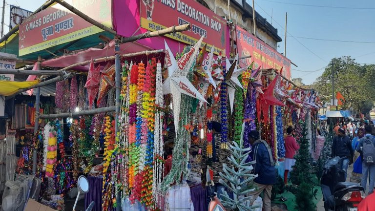 Christmas 2023:  क्रिसमस पर क्यों दिया जाता है गिफ्ट, जानें इस त्योहार से जुड़ी अनोखी परंपराएं