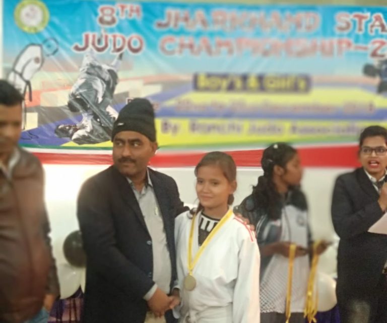 National Sports Day 2021 : झारखंड के कोडरमा में खेल सुविधाओं की कमी के बीच खिलाड़ियों के हौसले की उड़ान