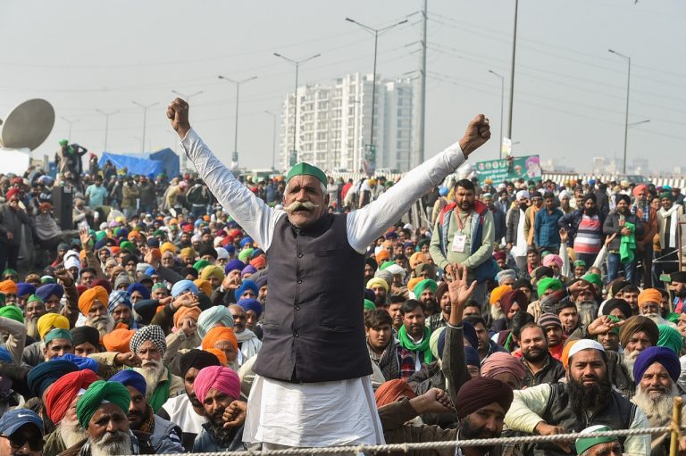 Kisan Andolan News: कृषि कानूनों की कॉपी जलाकर आज लोहड़ी मनाएंगे किसान, पर्व मनाने दिल्ली आ रहे है प्रदर्शनकारियों के परिवार