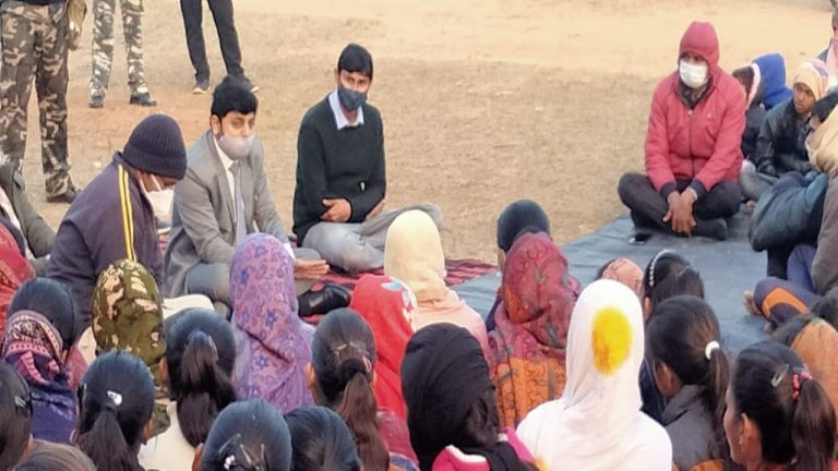 प्रशासन की पहल पर कोडरमा के तीन गांव बनेंगे स्वावलंबी, शिक्षा, कृषि और स्वच्छता से बदलाव की होगी कोशिश