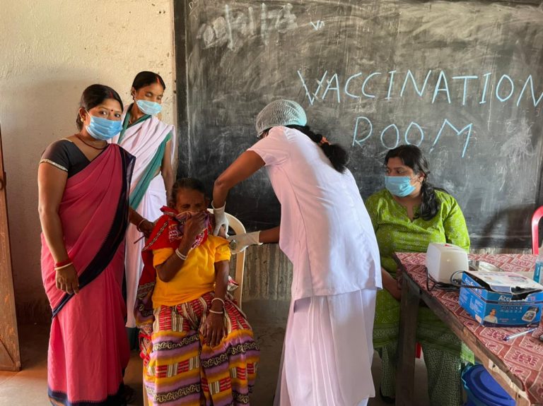 Corona Vaccine News : झारखंड में अब तक कितने को लगी वैक्सीन, रांची में इतने को लगा टीका, ये है डिटेल्स