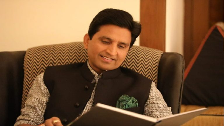 नहीं थम रहा कंगना के बयान पर विवाद, कुमार विश्वास ने कसा तंज, कहा- शहीदों के सम्मान पर नहीं पड़ता कोई फर्क