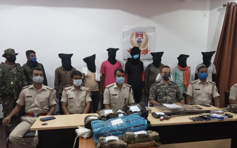 नक्सलियों के खिलाफ लातेहार पुलिस को मिली बड़ी सफलता, एक लाख के इनामी नक्सली समेत टीपीसी के सात उग्रवादी हथियार के साथ गिरफ्तार