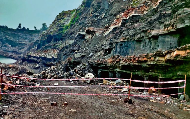 धनबाद में अवैध खनन के दौरान कापासारा में चाल धंसी, तीन की मौत, कई घायल