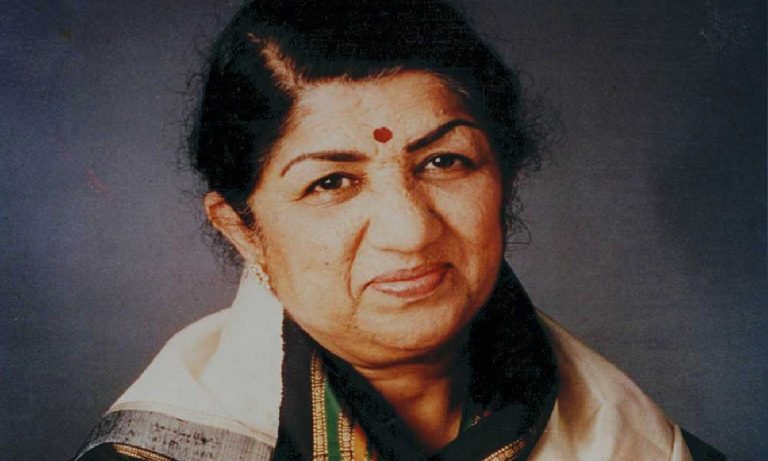 इस मजबूरी की वजह से लता मंगेशकर को करनी पड़ी थी एक्टिंग, निर्देशक के कहने पर किया था ये काम