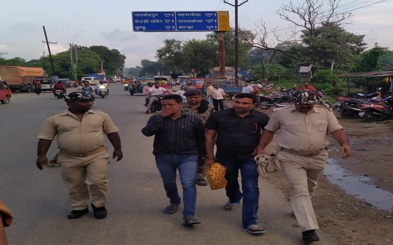 झारखंड : गोलीकांड का आरोपी जमीन विवाद में पैरवी लेकर पहुंचा एसएसपी कार्यालय, नामकुम पुलिस ने भेजा जेल