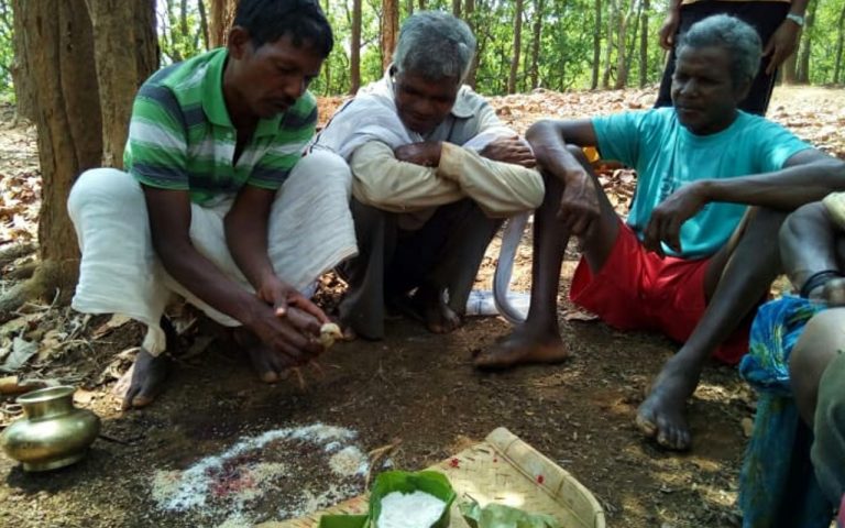 महिषासुर की पूजा करती है झारखंड की असुर जनजाति, मिट्टी का पिंड बनाकर की जाती है आराधना