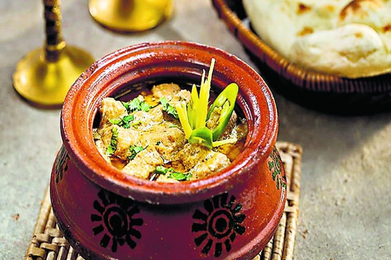 Food Tips: हांडी के पकवानों के जायके