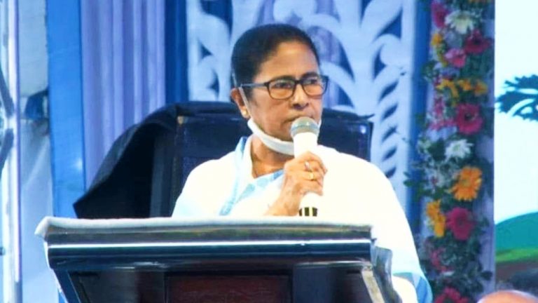 UP में लोगों के लिए मुठभेड़ ‘ सामान्य ‘ बात, अब जनता करे विरोध प्रदर्शन, जानिए पश्चिम बंगाल की CM ने क्या कहा