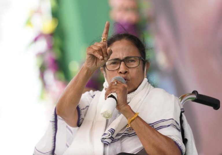 Bengal Election 2021 : ‘गुजरात नहीं कर सकता बंगाल पर शासन, 2024 में दिल्ली की गद्दी से नरेंद्र मोदी होंगे बेदखल’-ममता का बीजेपी पर प्रहार