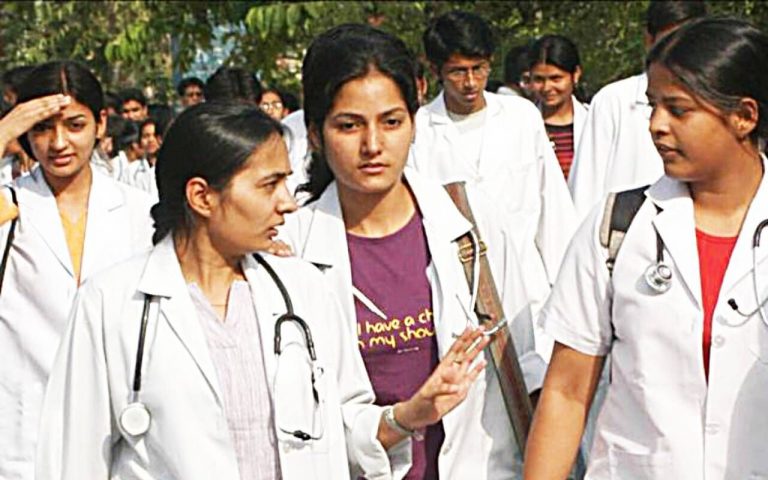 NMC New Notice: MBBS में एडमिशन से पहले ये नोटिस देख लें छात्र, ऐसे कॉलेज की पढ़ाई तो डाॅक्टर बनना मुश्किल