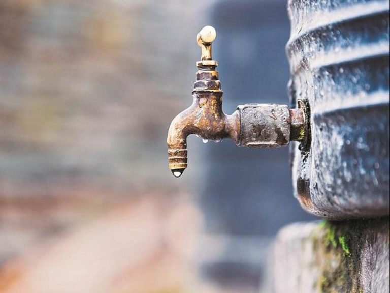 दुमका के जामा प्रखंड का हाल: जलमीनार के लिए लोहे का स्ट्रक्चर लगाया, पर पानी की टंकी नहीं