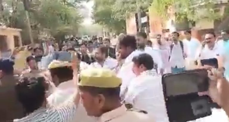 यूपी एमएलसी चुनाव में नामांकन के दौरान कई जगह बवाल, एटा में सपा प्रत्याशी उदयवीर सिंह से छीना गया पर्चा