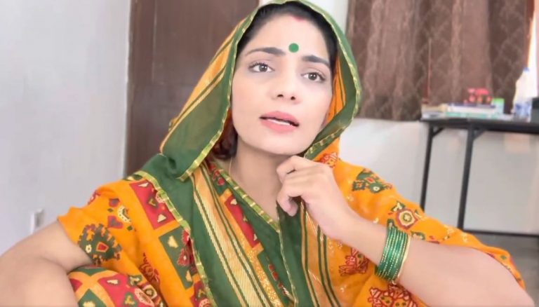 Neha Singh Rathore: मध्य प्रदेश के पेशाब कांड में नेहा सिंह पर FIR, संघ पर किया था आपत्तिजन मीम पोस्ट