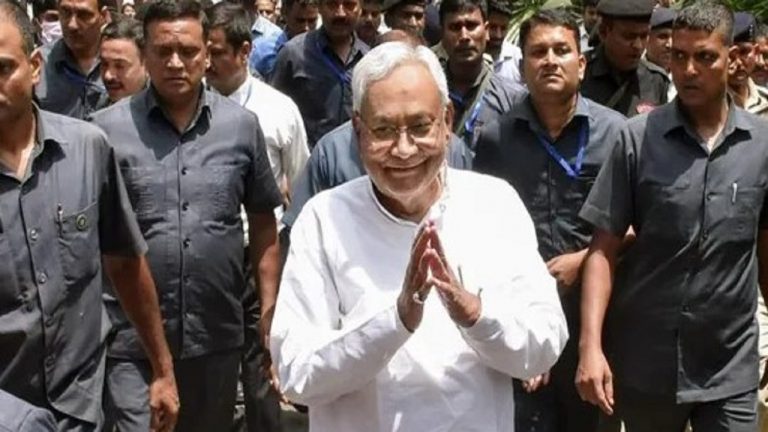 बिहार के नियोजित शिक्षकों को मिलेगा राज्यकर्मी का दर्जा! जानिए सीएम नीतीश की बैठक में क्या हुआ