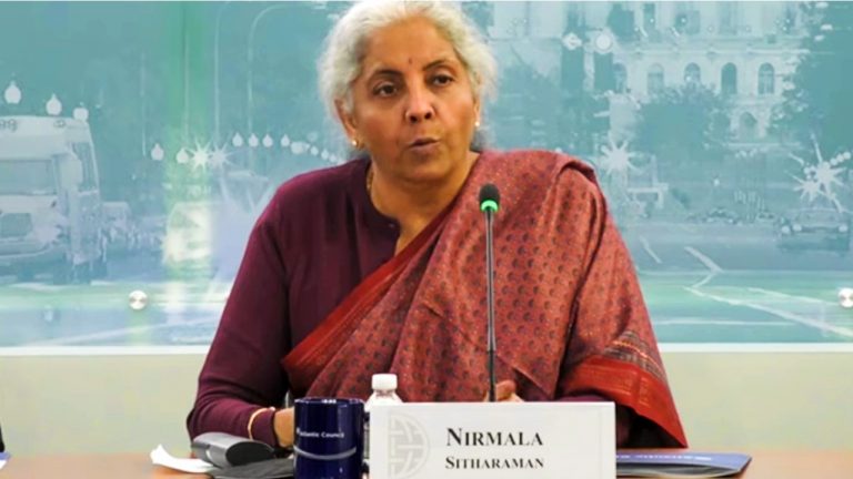 मजबूत आर्थिक वृद्धि की ओर बढ़ रहा भारत, देश में खुलेंगे 75 डिजिटल बैंक: निर्मला सीतारमण