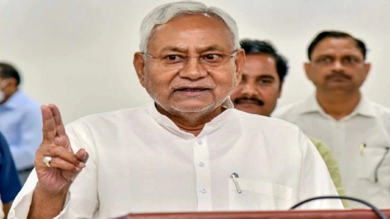 बिहार: लापरवाह शिक्षकों की नौकरी जीविका दीदी के एक कॉल से अब खतरे में, मुख्यमंत्री ने दे दी अब ये खुली छूट…